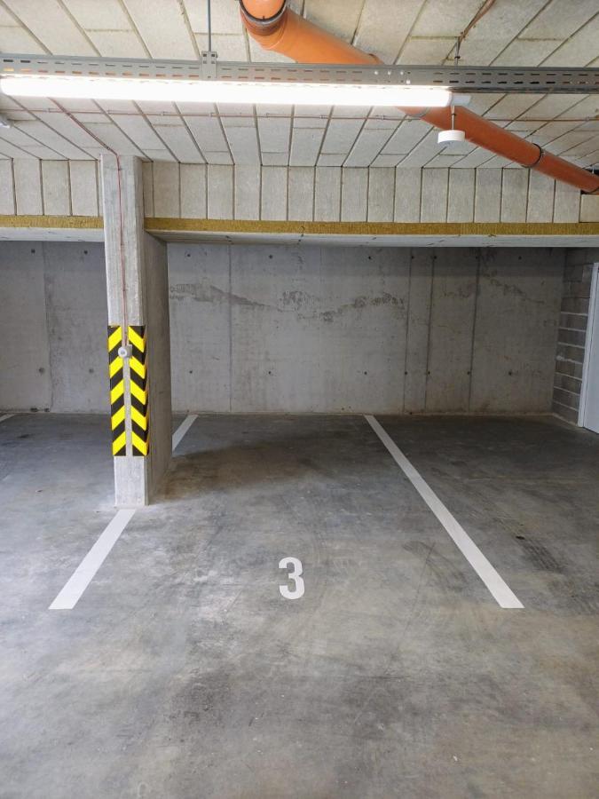 New Air-Conditioned Apartment 5 Minutes By Walk From The Airport With Free Garage Parking Bratislava Eksteriør billede